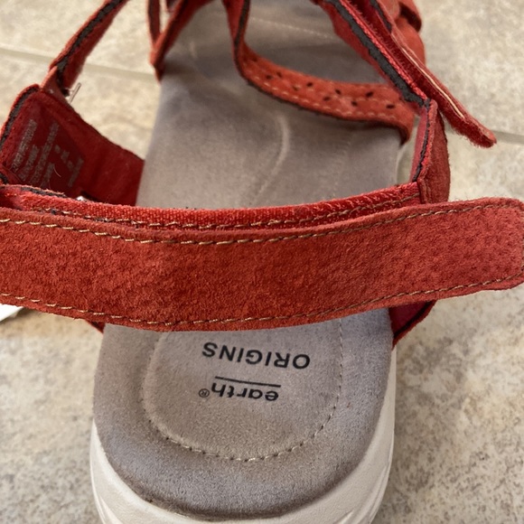 ⭐️NWT Velcro Sandals!!⭐️ - Picture 8 of 11